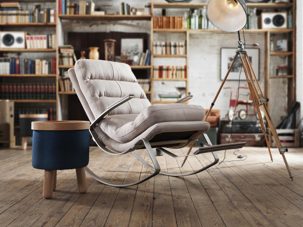 ROCKPORT Comfortable rocking chair in elegant curved shape. The stable shell conceals soft cushions that adapt to the body, which creates a delightfully relaxing sitting.