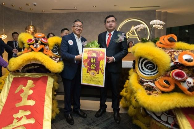 2 A rousing Lion Dance performance welcomed the Guest of Honour and all guests were feted to a sumptuous flow of food and beverage specialities from the adjoining Aerotel BAR and Plaza Premium Lounge.