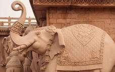 The Akshardham mandir has over two hundred murtis, representing many of the spiritual stalwarts over many millennia.