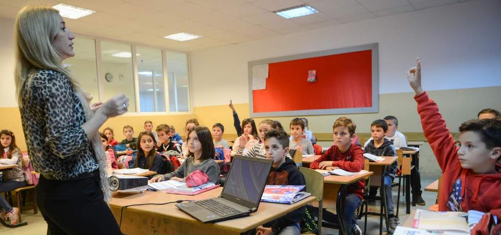 23 Tvining Davanje informatičke i komunikacione tehnologije školama na Kosovu je od ključne važnosti jer su udžbenici zastareli i ne prihvataju savremene kulture učenja.