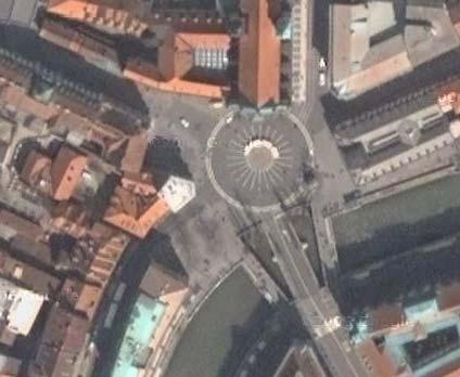 Slika 0-1: Satelitska video slika Prešenovega trga in Tromostovja v Ljubljani (glej maps.google.com 19. 8.