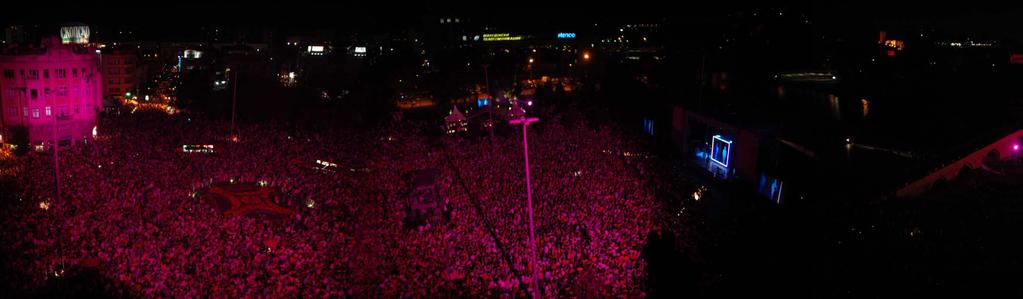 Општествена одговорност Концертот на Pet Shop Boys за Денот на T-Mobile беше најважниот музички настан во Македонија. Речиси 100.