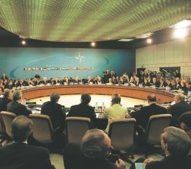 Prilagodba Saveza Odmah po hladnom ratu počele su konzultacije prijašnjih suparnika. Danas NATO-ove članice i njihovi partneri redovito raspravljaju o problemima sigurnosti.