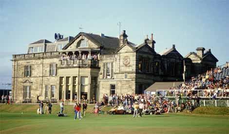 Golf je v svoji domovini in drugih angleško govorečih deželah še vedno eden najbolj množičnih in priljubljenih športov. Na Škotskem imajo eno igrišče na 8800 prebivalcev, v Sloveniji eno na 20.