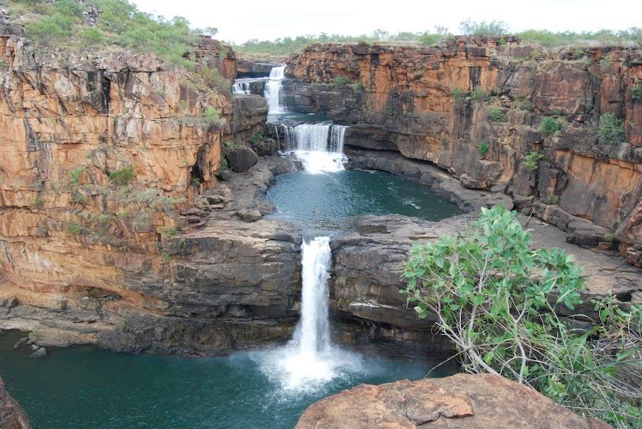 Trip Dossier 12 Day Kimberley Wonders Camping Tour Broome - Kununurra Small Group (max. 12 participants + 2 crew) 22 July - 2 August 2017.