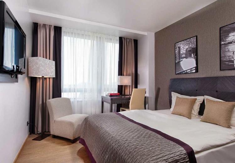 The City Hotel Hamburg Mitte is the ideal hotel for business travelers and visitors to Hamburg: on foot you can reach the main railway station Hamburg from our hotel and in a