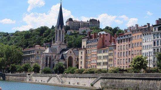 DAY 2: FRIDAY, 12 OCTOBER LYON / MACON This morning the vessel arrives in the town of Mâcon, located in southern Burgundy.
