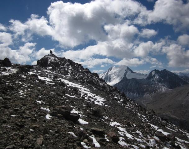 Small peak At the pass, climb the little peak on the right to take nice