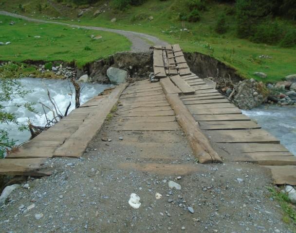 Broken bridge After getting out of your means of transportation, continue to walk until the broken bridge.