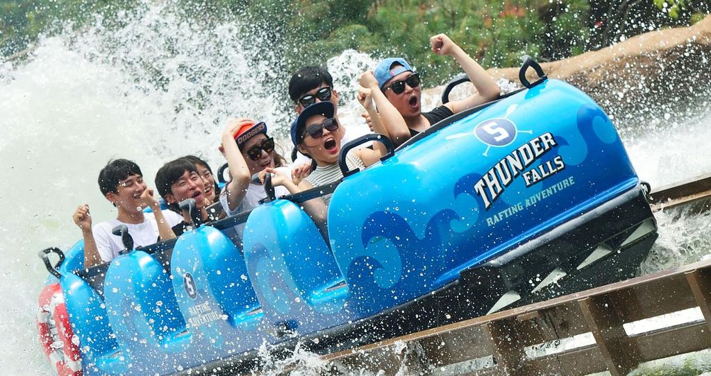 Super Flume Family thrill ride with the most versatile journey