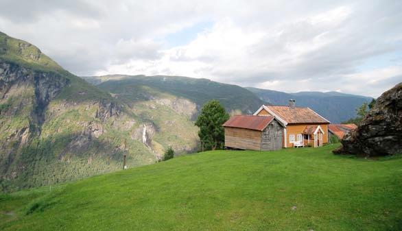 One-day excursion SHORT WALK TO LUNDEN in flåm 1,5 km up the Flåm valley from Flåm station, you ll find Huldra Arts & Crafts, a small shop with local products, and knitting yarn and patterns from