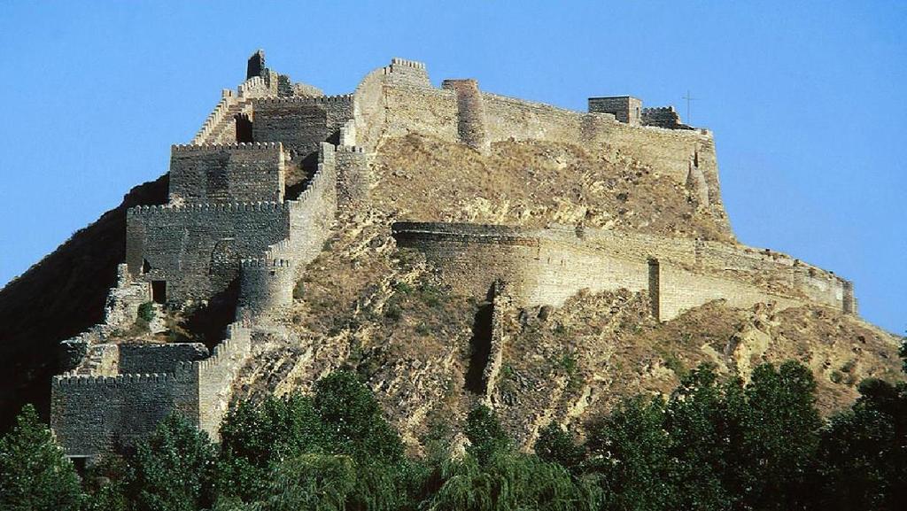 Day 4 th. Gori - the cave city of Vardzia - the city of Akhaltsikhe In the morning you will go to the city of Gori.