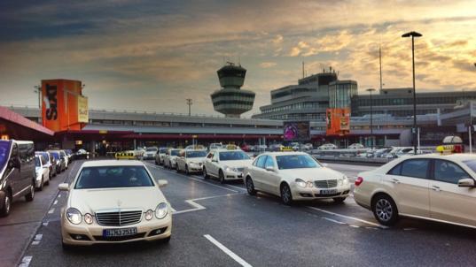 TEGEL AIRPORT > OPTION 1: TAXI You can find a taxi in the inner ring of Terminal A at Gates 6 9 and outside Terminal C and E. TIME: * Approx. 40 minutes PRICE: **Approx.
