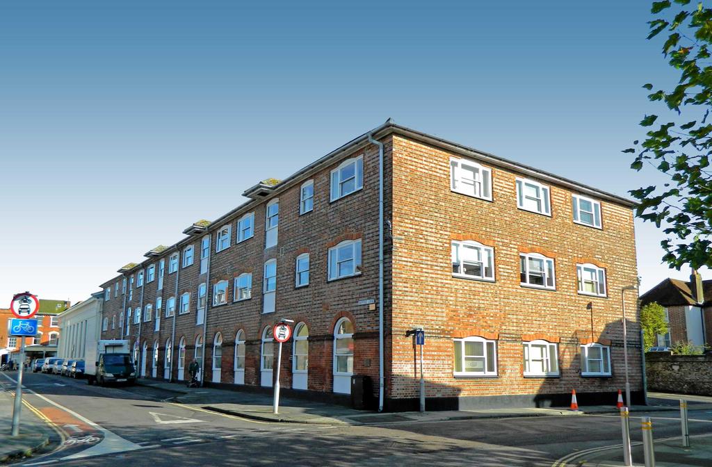 TO LET Newly Refurbished City Centre Office Suites Individual Suites from 192.68 sq m (2,074 sq ft) to 384.
