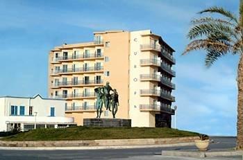 Lista oferte hoteluri pachet charter Zona Rhodos Europa - Rhodes, 3 stele - Rhodos Descriere HOTEL EUROPA: Hotelul are 100 camere dispuse intr-o singura cladire.