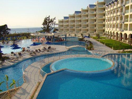 Atrium Platinum Spa Resort, 5 stele - Ixia Descriere HOTEL ATRIUM PLATINIUM: Este unul dintre hotelurile bune de 5* din insula Rodos, recomandat pentru standardele de calitate ale lantului Atrium.