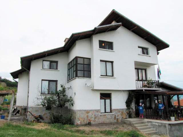Ivaylovgrad dam. The house offers 15 beds with common toilets.