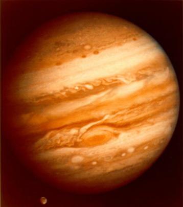2.5.7. Jupiter Preglednica 6: Jupiter Vir: Andros, 2005 JUPITER Premer 142.984 km Masa 1.900 10 24 kg Za oblikovanje bi potrebovali 318 Zemelj Oddaljenost od Sonca 778.330.