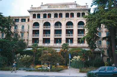 POSVOJENI SPOMENIK, 2004/MONUMENT, ADOPTED IN 2004 HOTEL PALACE PORTOROŽ, Center za korekcijo sluha in govora Portorož Helena Dodlek Hotel Palace v centru Portoroža je ob zgraditvi leta 1910 veljal