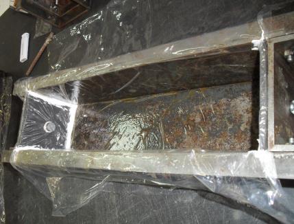 temperature betona U uzorke za mjerenje autogenog skupljanja ugrađen je beton te su zabrtvljeni (slika 25b).