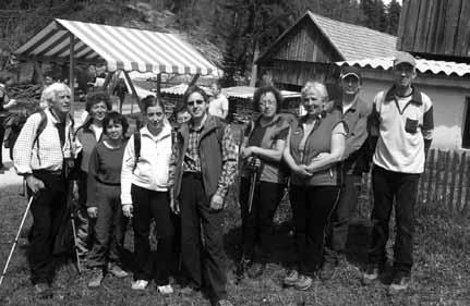 Športni kalejdoskop Planinci prehodili tudi Bloško planoto Logaški planinci smo se med drugim smo se v velikem številu udeležili akcije Očistimo Slovenijo. Čistili smo okolico planinskih poti.
