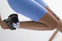 Izvođenje vežbe prednjim delom stopala, povećava rad mišića kvadricepsa, a smanjuje pritisak na čašicu kolena. Ovo je veoma važno kod osoba koje imaju problem sa čašicom kolena.