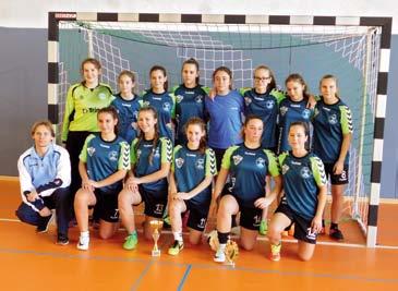 ŠPORT Starejše deklice ponovno področne prvakinje v dvoranskem nogometu V torek, 19. 12. 2017, smo se udeležili področnega prvenstva v nogometu za starejše učenke v Šentjerneju.