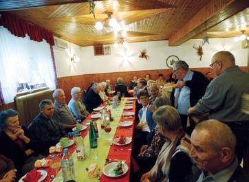 Veselo v DU Velika Loka DU Velika loka je tudi letos organiziralo obisk vodstva pri svojih članih, ki so starejši kot 80 let, in pri članih, ki so že dalj časa bolni doma kakor tudi članih, ki živijo