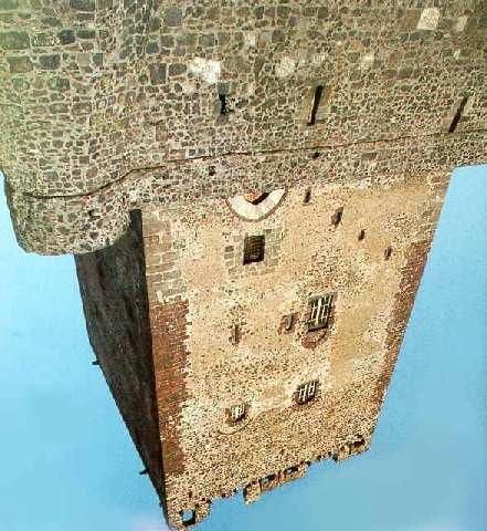 The Norman castle of Adrano Look at the picture below 1) How many floors
