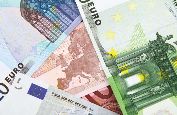 dlhopisy všetkých krajín platiacich spoločnou európskou menou v snahe rozhýbať ekonomiku a infláciu v eurozóne.