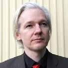1971), australskur journalistur og grundleggjari av WikiLeaks: Lak upplýsingar til journalistar á Washington Post um, at fólk frá CIA