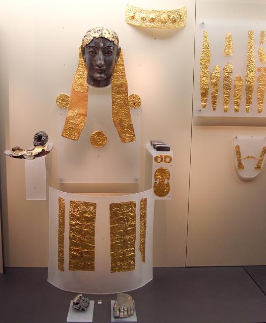 Archaic gold and ivory statues of