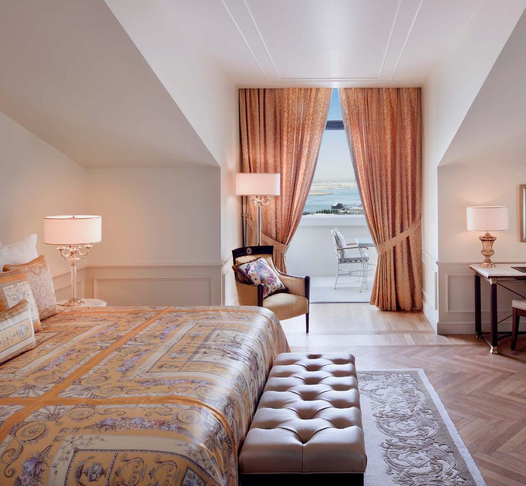 Attic Junior Suite Cosy and spacious, with stunning views of Dubai Creek or
