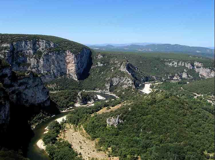 Gorges de l Ardèche 4-5 days (we recommend 4 days) A great mix of climbing, impressive abseiling, via ferrata and canoeing/kayaking in the Chassezac or Ardèche rivers.