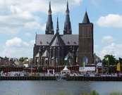 Here your cycle tour will start, leading you along the Maas river to cities
