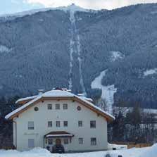 (djeca do 14 ne plaćaju) PRTMNI Kuća se nalazi u mjestu Riscone, udaljena 1 km od gondole, 1 km od centra Brunica i 300 m od stanice ski-busa.