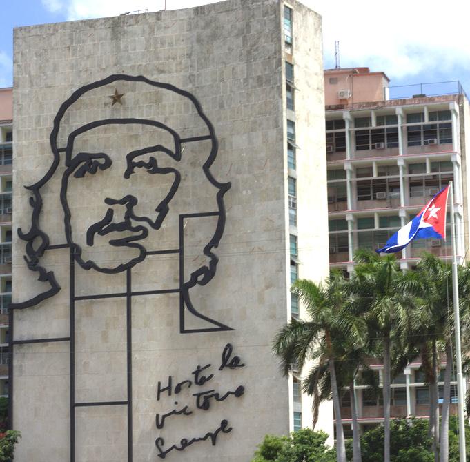 THE ART & ARCHITECTURE OF CUBA Havana, Cienfuegos & Trinidad October 26 to November 2, 2013 Photos by Ellen Renstrom (left) and A.Stefanini (right).