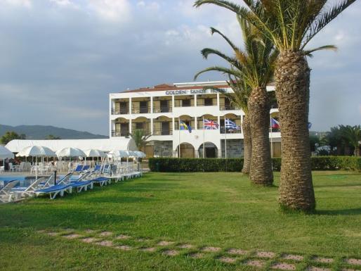 Corfu (din București) Golden Sands Hotel *** Localizare: Golden Sands 3* este situat în superba stațiune Agios Georgios Argirades, aflată în partea de sud-vest a insulei Corfu.