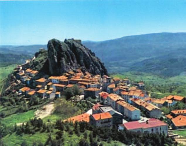 00 Visit to National Park Centre. 13.00 Return to hotel. 15.00 Excursion to the Chamois Valley. Scenic drive + easy scenic walk. 17.30 Depature for Civitella Alfedena. 19.