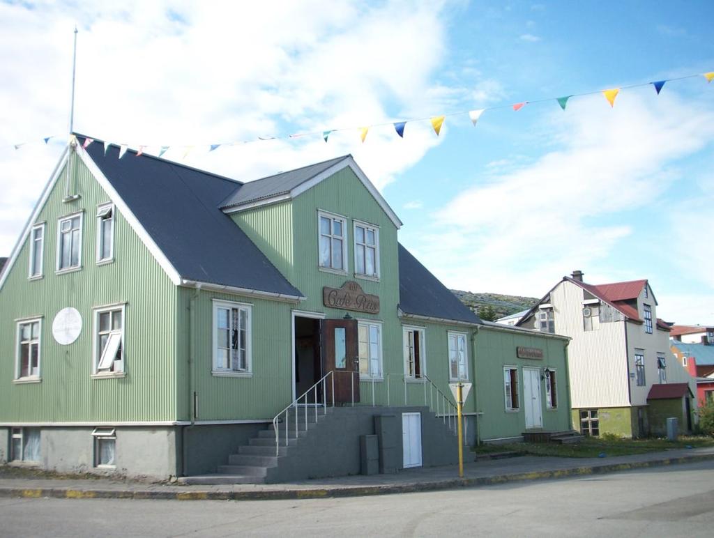näha. 435 Siinsesse suurimasse keskusse Hólmavíkki hakkas elu koonduma 19. sajandi mehi põletatud, viimast korda teadaolevalt 1654. aastal.