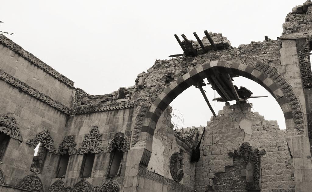 98 / THE STATE OF CULTURAL HERITAGE IN THE ANCIENT CITY OF ALEPPO Damaged South Iwan of the