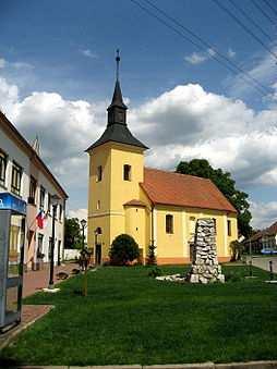 Prvá písomná zmienka o obci pochádza z roku 1320. Dnes žije v obci asi 1000 obyvateľov.