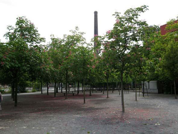 Slika 52: Park Duisburg-Nord: opuščeno skladišče rude, zdaj plezališče.