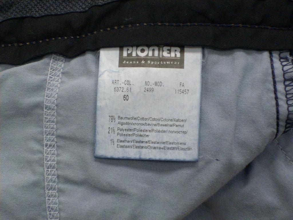 Slika 32: Slabo označena velikostna številka, ki jo kupec težko opazi Na spodnjem primeru jeans hlač (slika