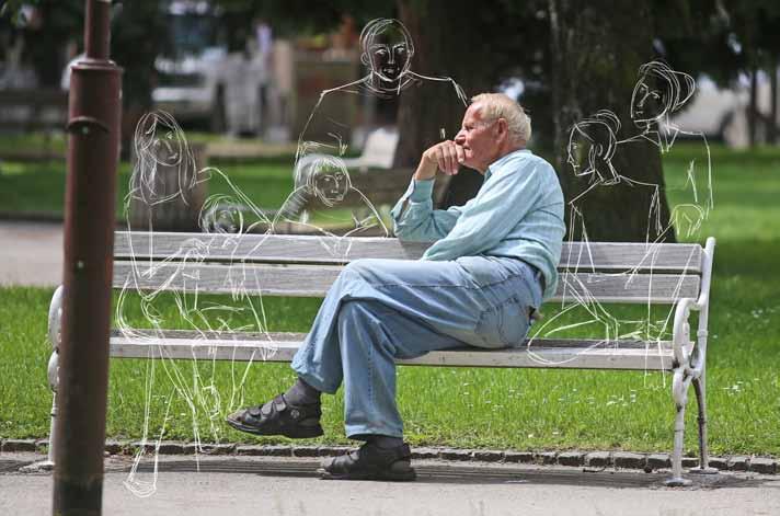 Reševanje problema staranja na vzdržen način 29 FOTO: Tadej Regent Dobro je znano, da se prebivalstvo Slovenije zelo hitro stara in da vedno večji del prebivalstva predstavljajo upokojenci že sedaj