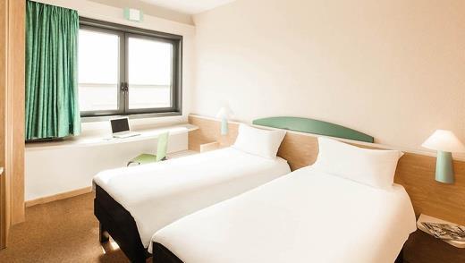 Double Room for Single use (DSU): 60,00 Double/Twin Room: 65,00 Overnight stay Wi-fi in all the facility.