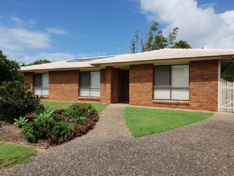 6 MAWARRA ST, BUDDINA, QLD 575 UBD Ref: Sunshine Coast - 080 J7 Distance from Property:.