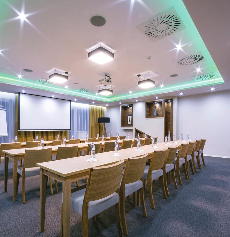 The VIP salon is ideal for meetings of smaller teams and family celebrations. It has a capacity of 40 people for theatre-style or 20 people for U-shape.