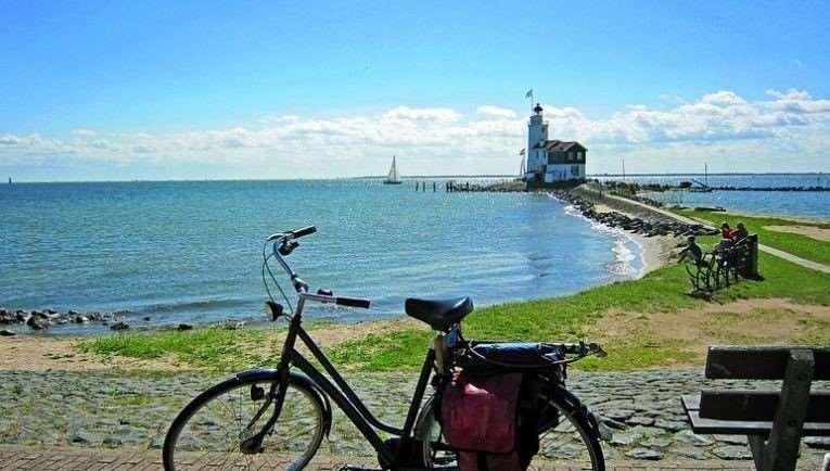 Netherlands Northern Holland Tour by Bike and Barge 2019 Individual Self-guided 8 days / 7 nights During this fascinating cycling cruise on board the ship De Holland you will discover the best of