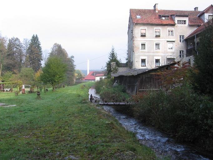 odvzemnega objekta je potekal kanal s prosto gladino v dolžini okoli 100m.